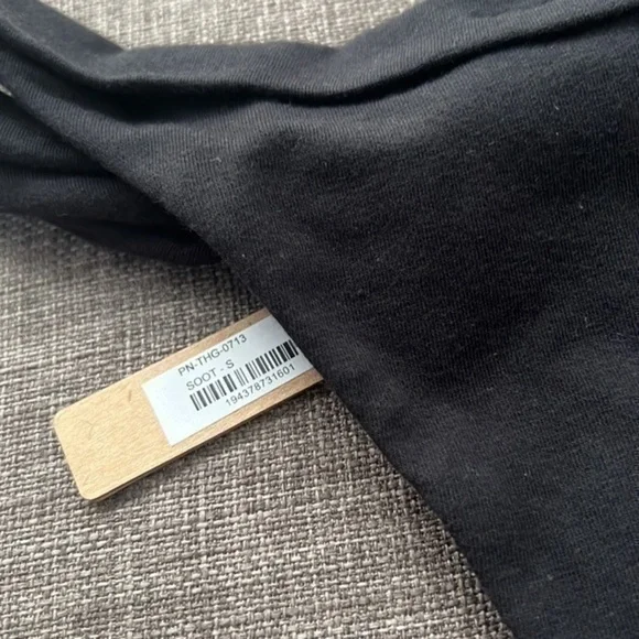 Skims Twist Thong - Picture 7 of 12